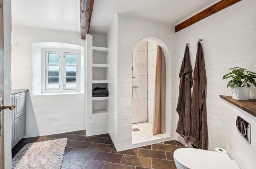 Badezimmer mit begehbarer Dusche